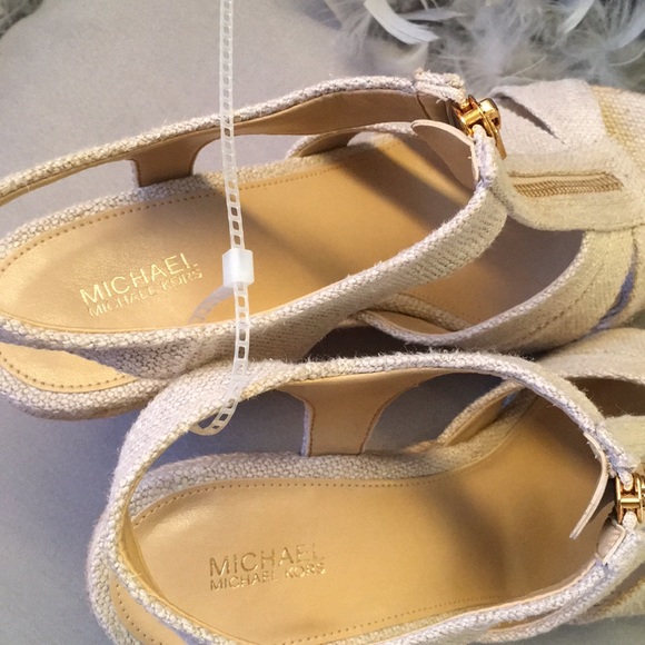 Michael Kors  Sexy Wedge Heels. - Picture 5 of 5